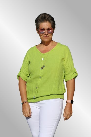 Lime grøn hørbluse med pynteknapper. Karna