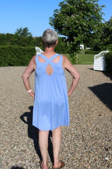 Himmelblå solkjole, Pom sun