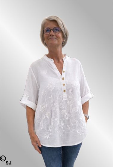 Hvid hørskjorte med broderi, 1130