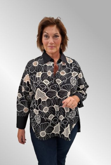 Sort skjorte med broderi, 90011/7