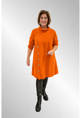 Orange fløjlskjole med ståkrave. 9F3522