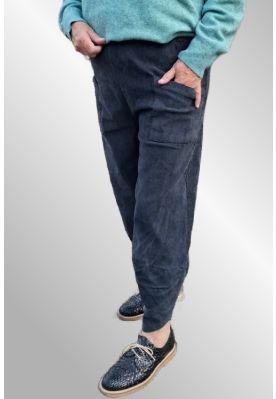 Grå fløjlsbuks 50327