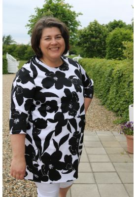 Hvid tunika med sort blomster, Bello Mario