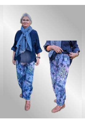 Blå fløjlsbuks med blomster print. 34504