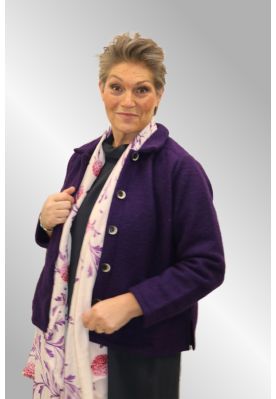 Lilla uldjakke, Annie