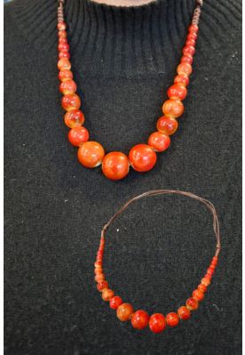 Halskæde i keramiske perler, rød