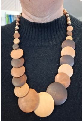Halskæde i træ.
