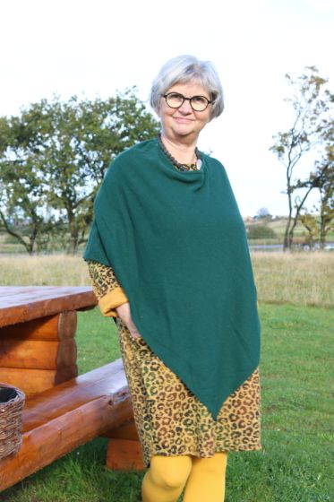 Mørk grøn poncho, Emma