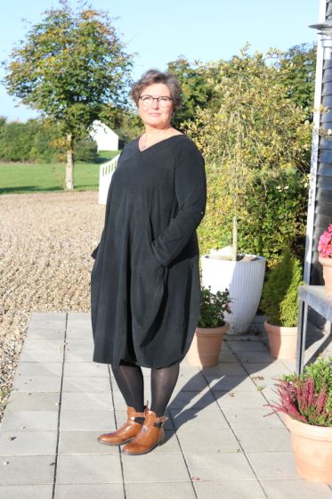 Sort fløjlskjole, Ea