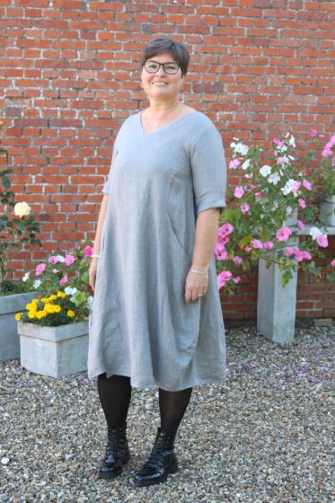 Naturfarvet hørkjole, Ene