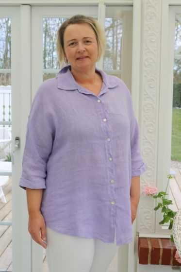 Lys lilla hørskjorte, Tabitta