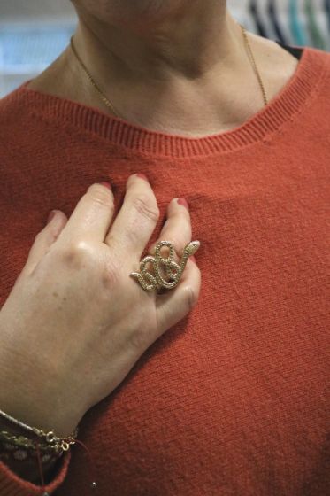 Slange ring, guldfarvet, steinless steel. 