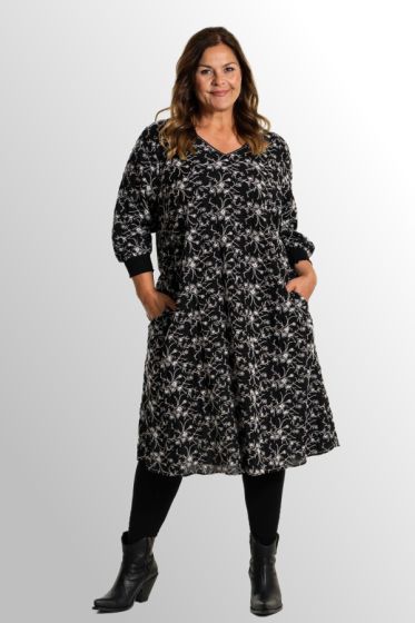 Sort kjole med broderi, Alicia 232044