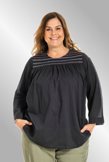 Sort bomuldsbluse med smock, G251033