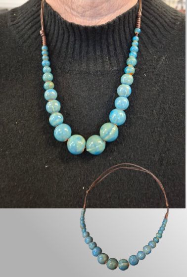 Halskæde i keramiske perler, petrol / blå