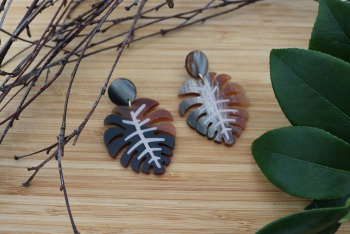 Øreringe, horn look, mørk