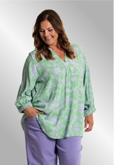 Grøn bluse med lys lilla print, Grethe G232049