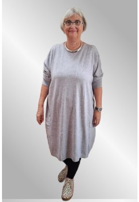 Grå strik kjole, FM102