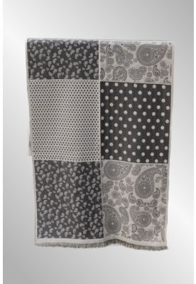 Kraftig Grå/ råhvid tørklæde i grafiske felter. P2219