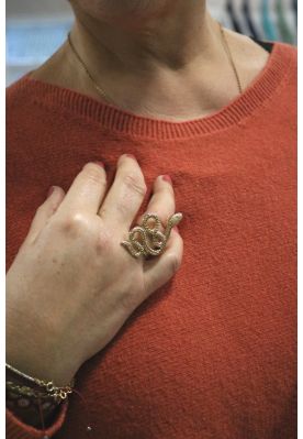 Slange ring, guldfarvet, steinless steel. 