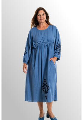 Blå kjole i viskose /hør med applikation, Bodil 242016